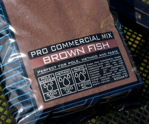 SAGA Pro Commercial Mix Brown Fish 900g - Grundfutter